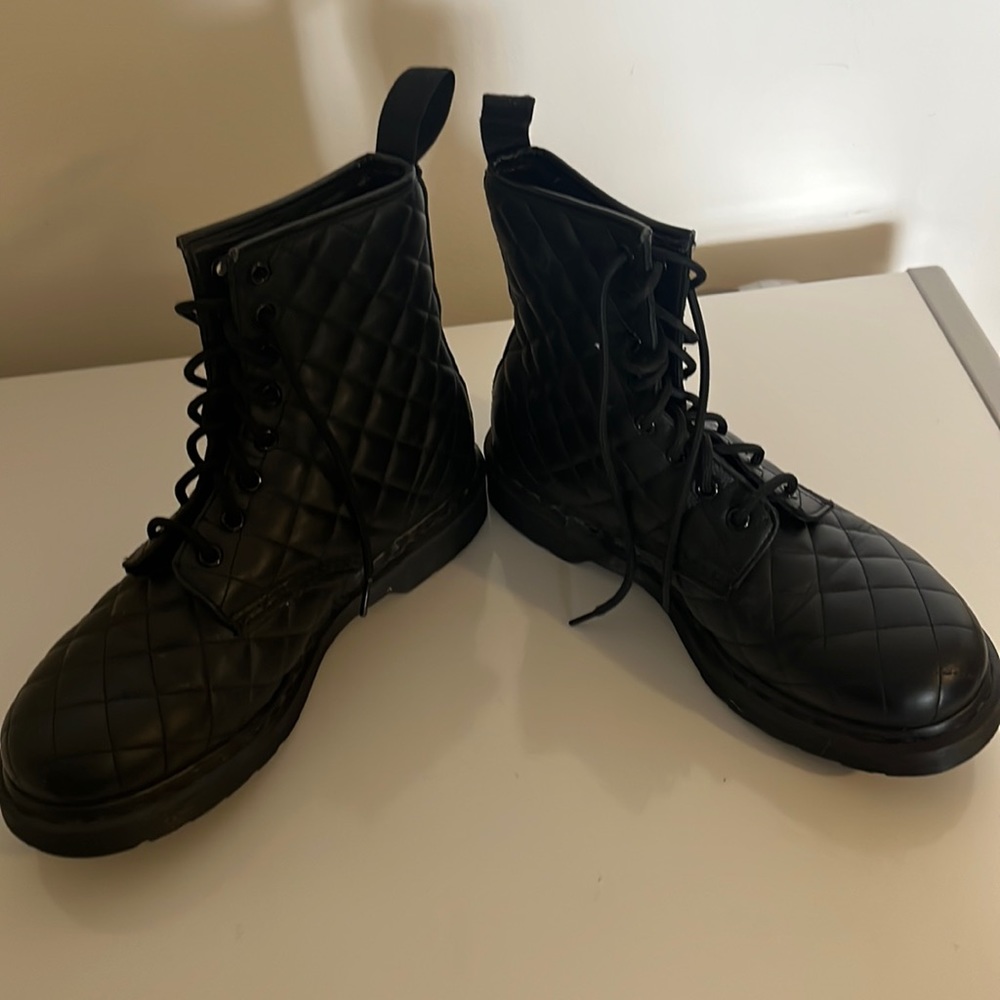 Black Dr.Martens size 9 still got a lot of life
